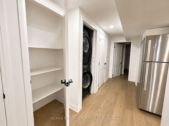 3rd image of 32 Trewartha Cres #Basement