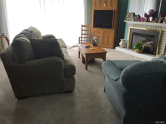 3rd image of 253 Old Meadow Dr