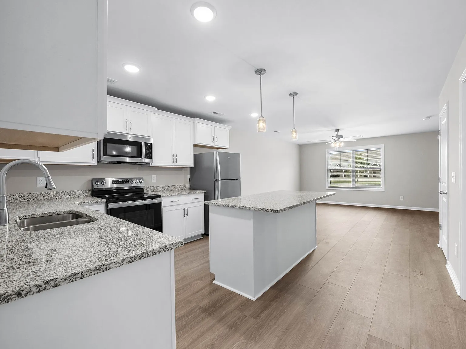 2201 Eldos Trace Cir — Photo 1