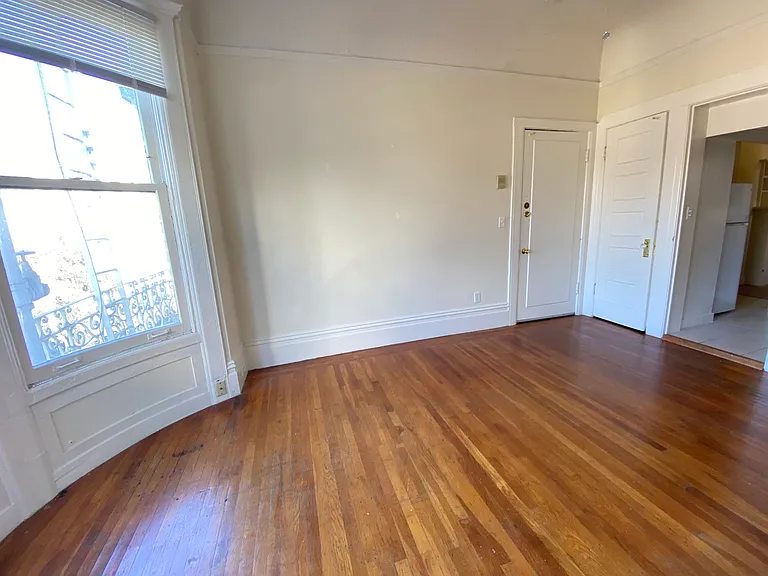 1739 Pine Street — Photo 8