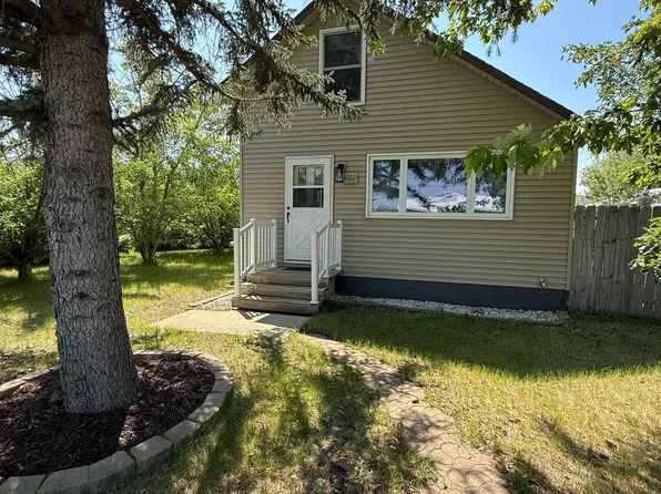 1022 39th St SE, Minot, ND 58701