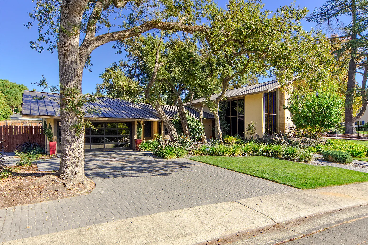 570 Rodante Way photo 1