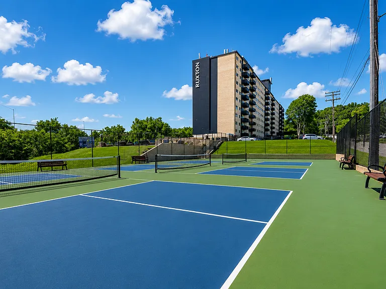 Ruxton Towers Apartments — Photo 32