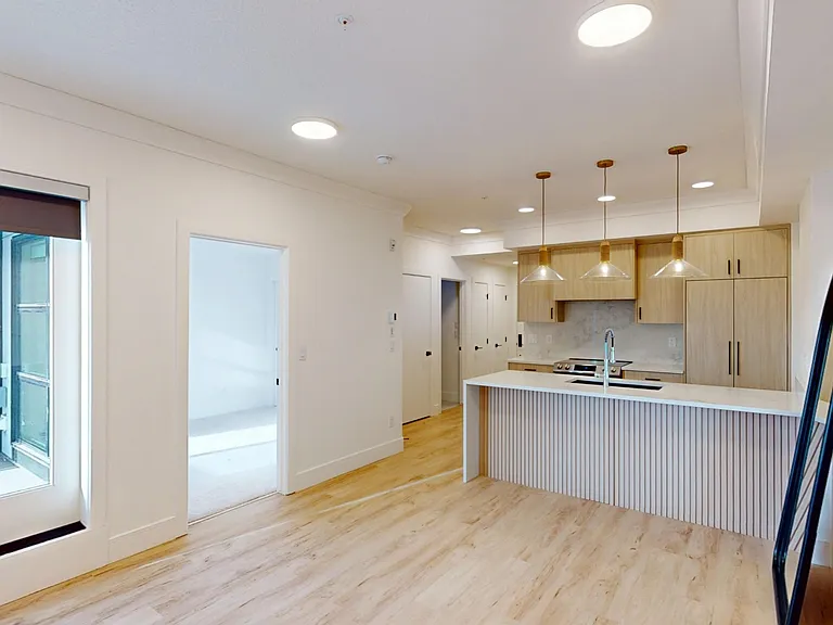 208 Dieppe Dr SW — Photo 4