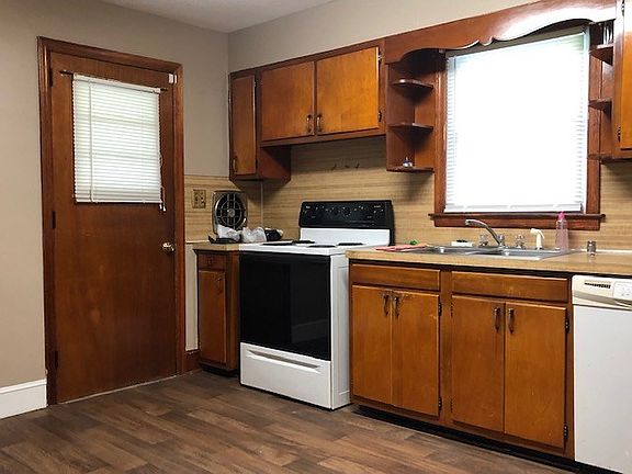 4th image of 121 Chatham Ct