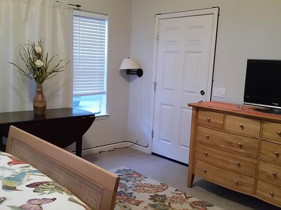 Casita perfect for bedroom or rec room