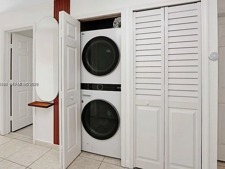242 E 3rd St #205 — Photo 15