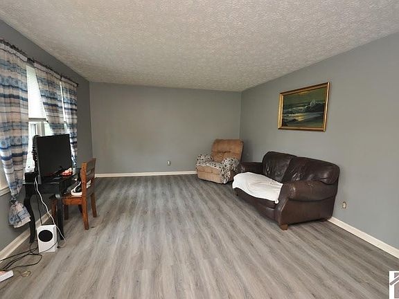 3rd image of 340 Longview Dr