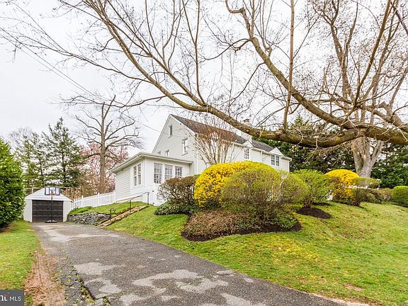 2nd image of 3905 Everett St