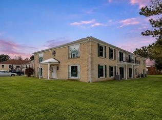 11 Robert Dr APT 211, Lancaster, NY 14086