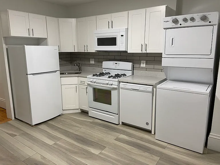 252 Windsor St #3A — Photo 1