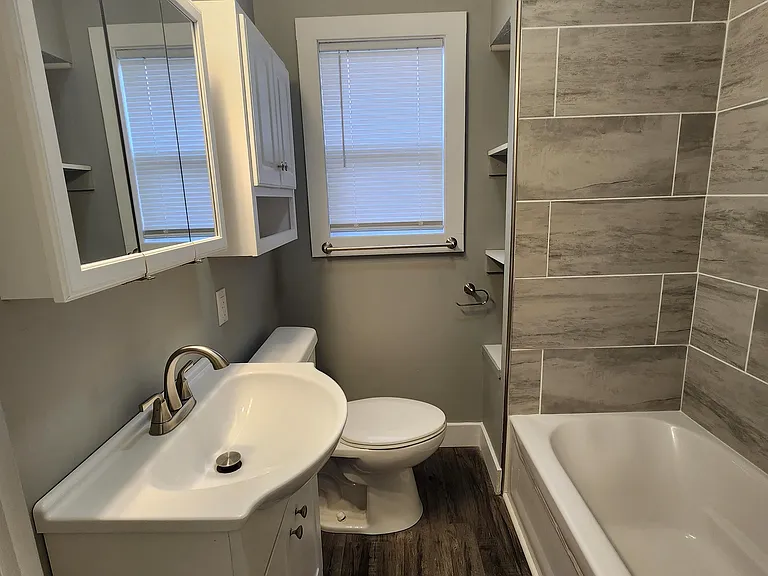 1217 Sorin St — Photo 4