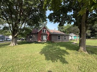 1012 Richard St, Henry, IL 61537