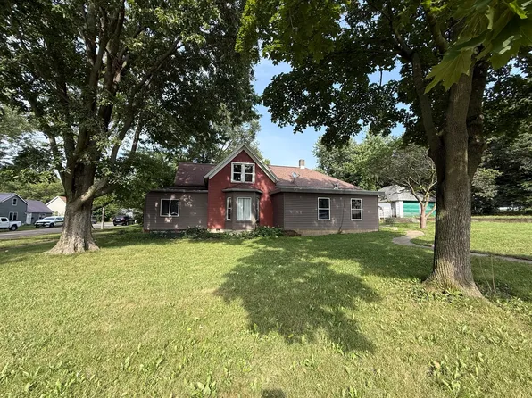 1012 Richard St, Henry, IL 61537