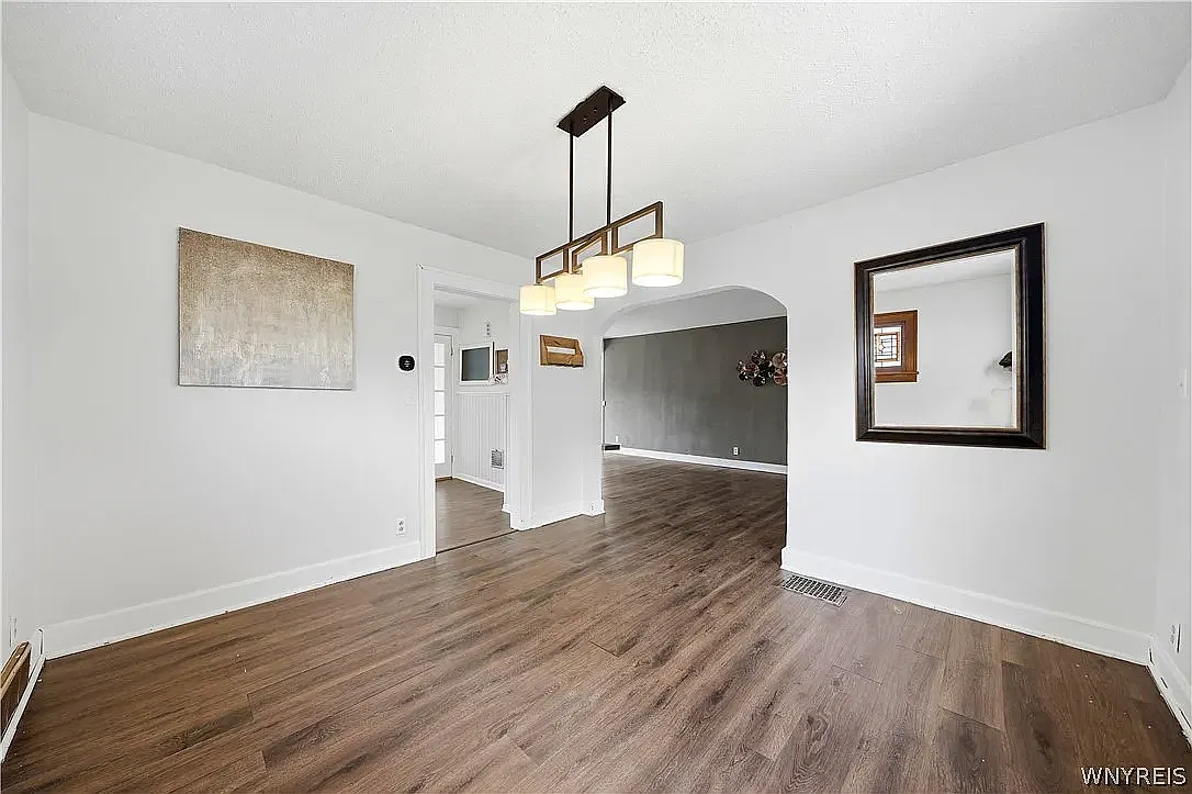3 bed, 1259 sqft, $2,200 — Photo 3