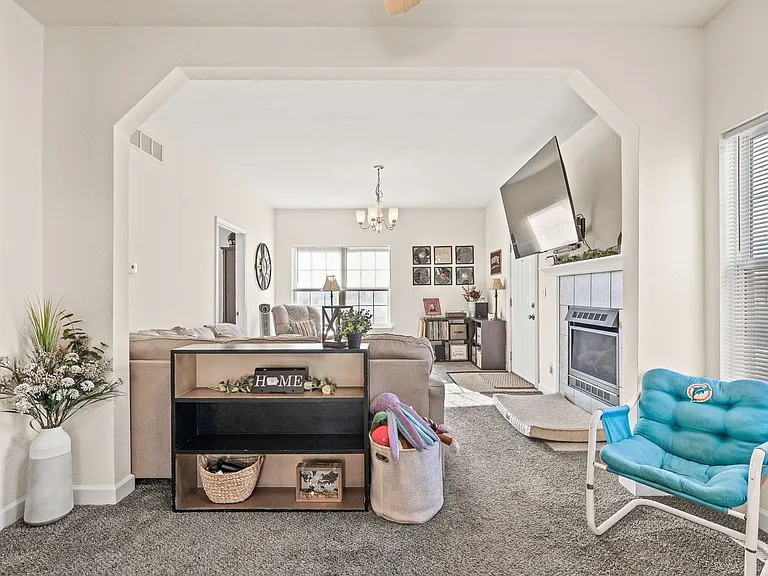 2109-2111 Primrose Dr — Photo 18