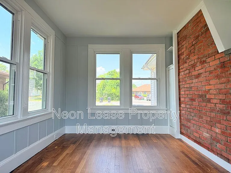 880 S State St #1 — Photo 6