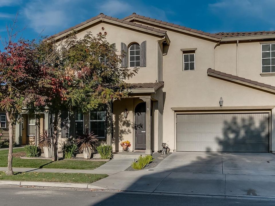 1st image of 387 Cabernet Dr