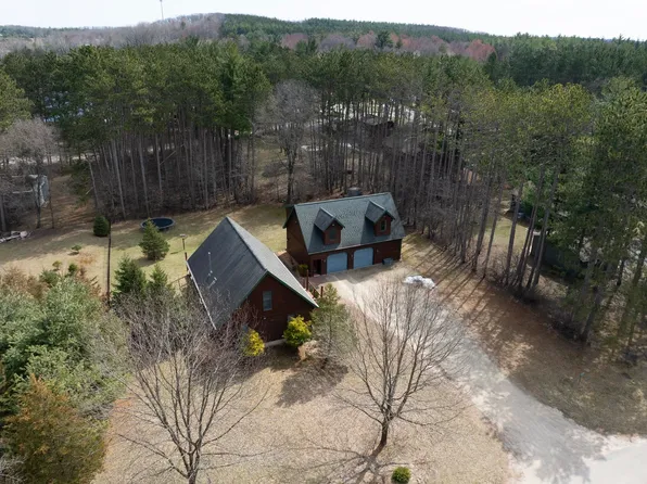 N2208 Cleghorn Rd, Waupaca, WI 54981