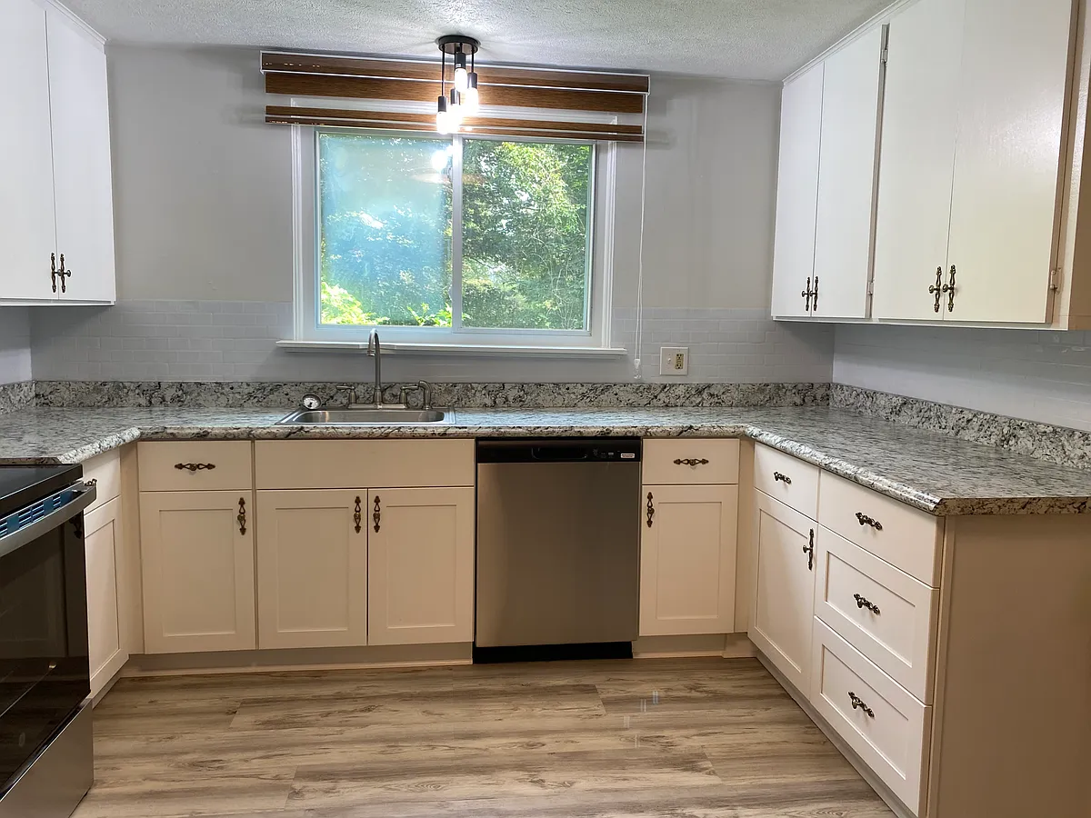 Spacious and upscale kitchen with plenty of space. - 3725 S Atherton St