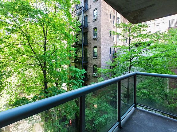 3rd image of 127 E 30th St APT 5A