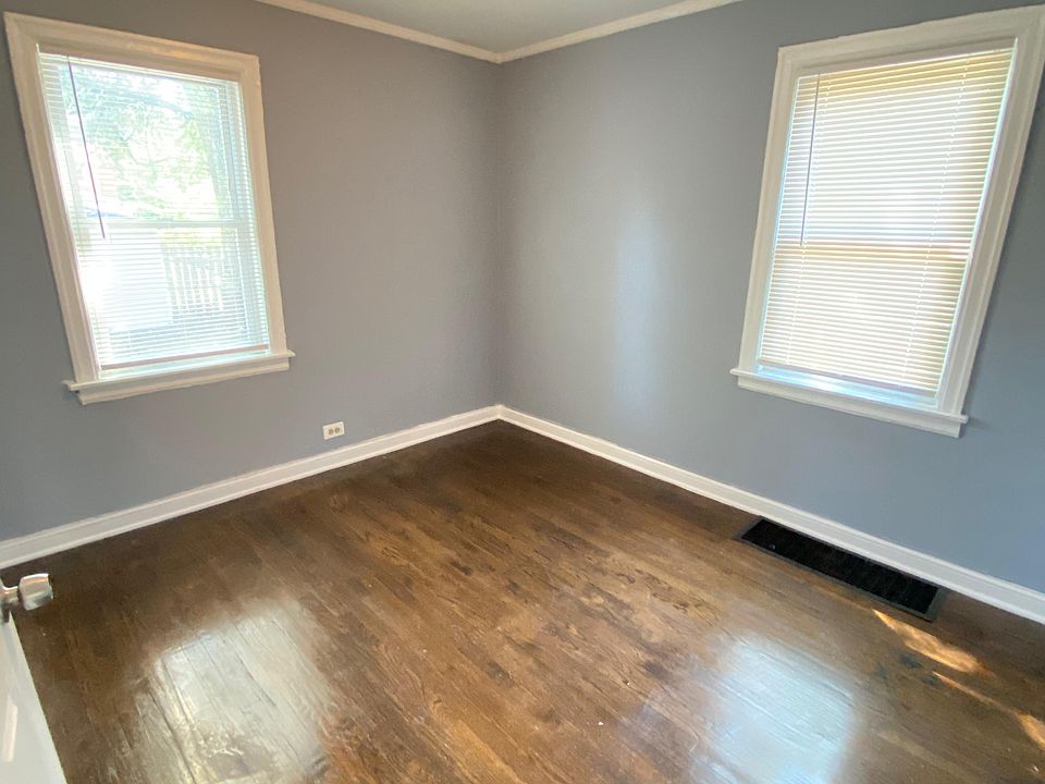 1st image of 9949 S Bensley Ave