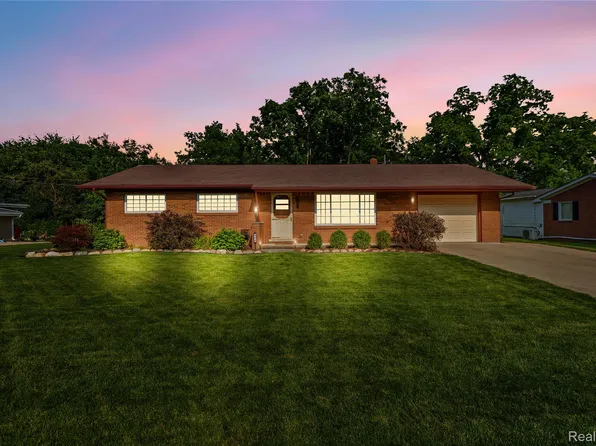229 Brook Dr, Romeo, MI 48065