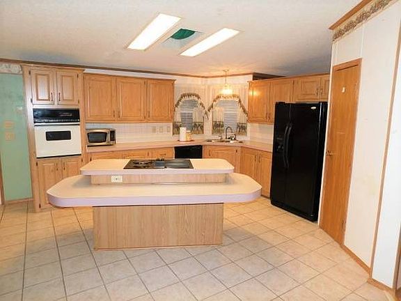 2nd image of 1736 Balsam Ave