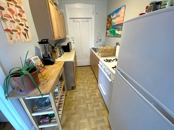 5th image of 912 Noyes St Unit A