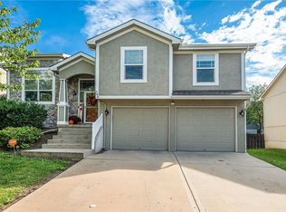 749 Highland Dr, Leavenworth, KS 66048
