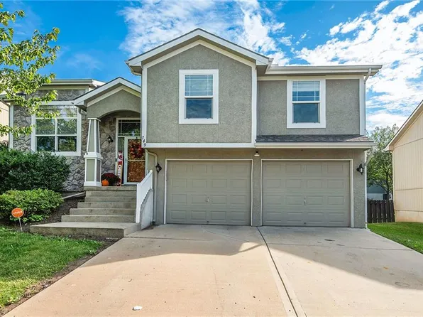 749 Highland Dr, Leavenworth, KS 66048