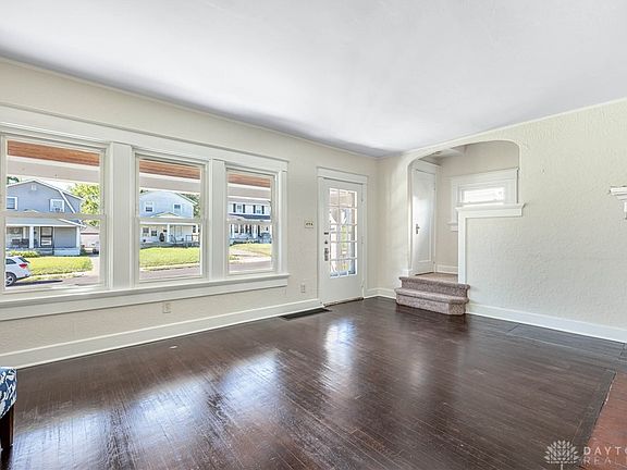 3rd image of 331 Fernwood Ave