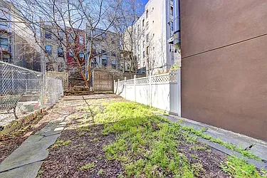 Sold by Isen & Company : Real Estate Advisors