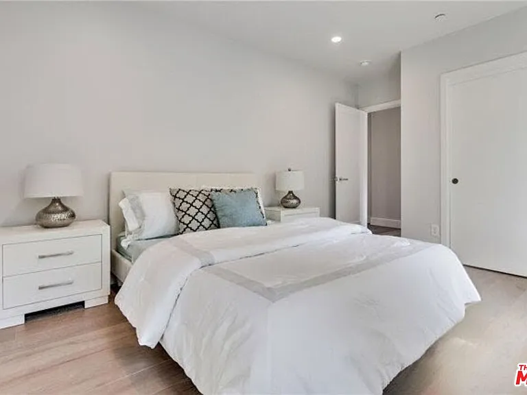 919 Isabel St — Photo 15