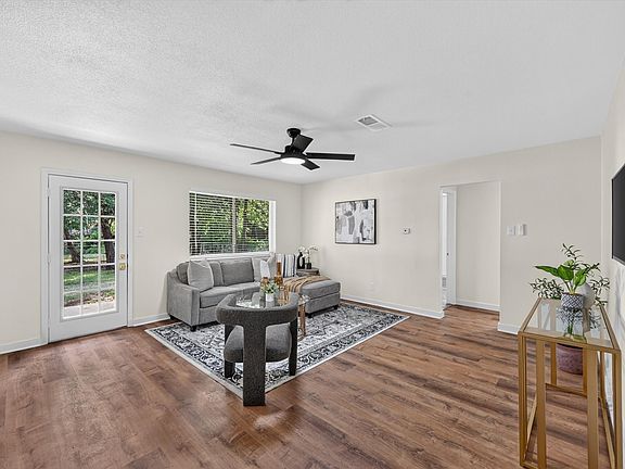 5th image of 301 E Fuller Dr