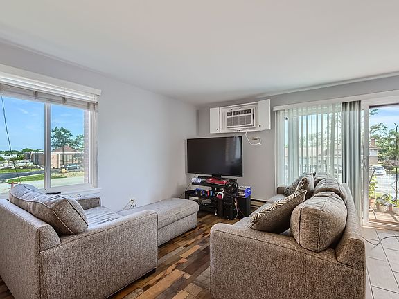 3rd image of 15832 Terrace Dr Unit 2