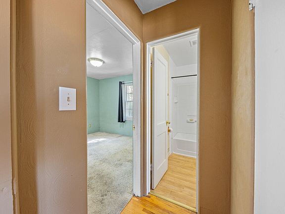 4th image of 1606 E Capitol Ave