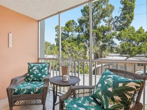 952 Virginia St APT 202, Dunedin, FL 34698