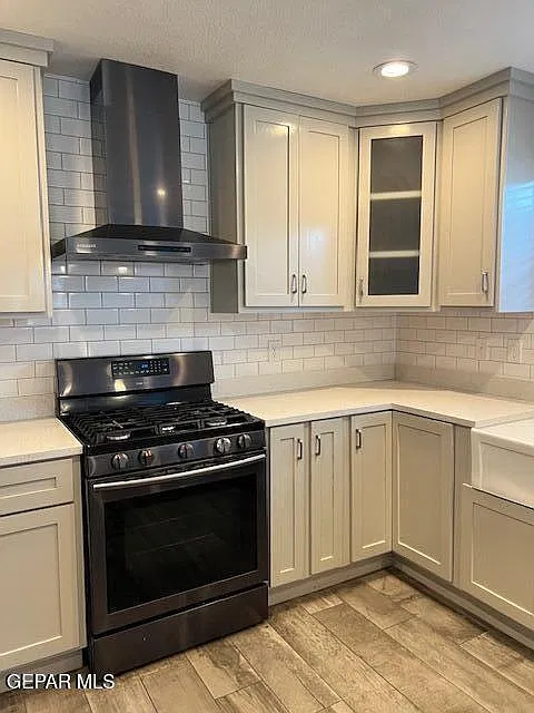 4 bed, 2.5 bath, 2332 sqft, $2,100 — Photo 2