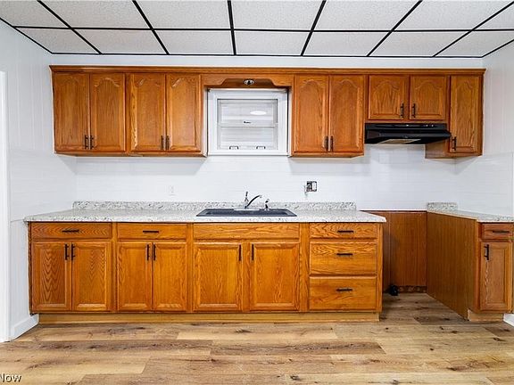 3rd image of 233 Beech Rd