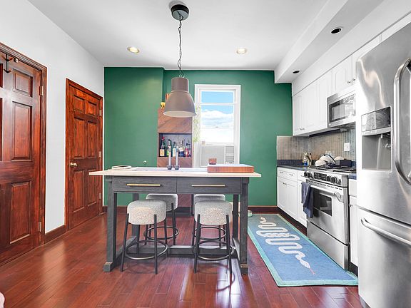 5th image of 2550 37th St