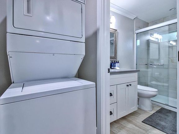 4th image of 1079 Portola Ave