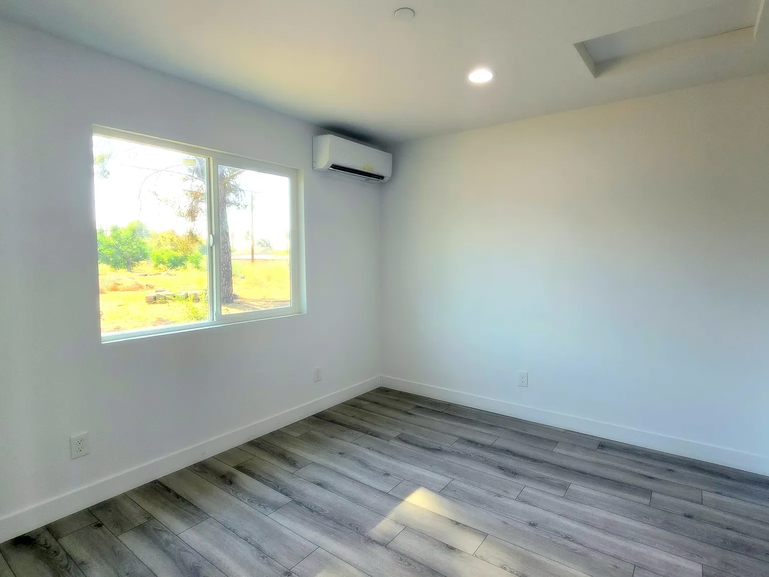 7539 Laurel Ave Fontana CA 92336 - 2 — Photo 2
