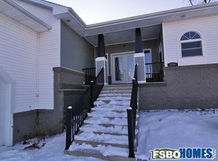1719 Aaron Dr NW, Cedar Rapids, IA 52405