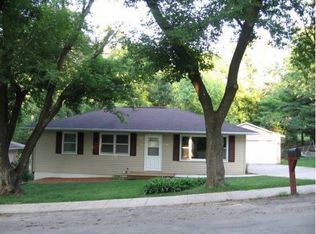 1321 Highwood Dr NW, Cedar Rapids, IA 52405