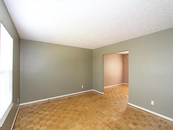 4th image of 527 Elm Ridge Ct