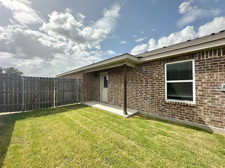 1801 Clovis Dr — Photo 27