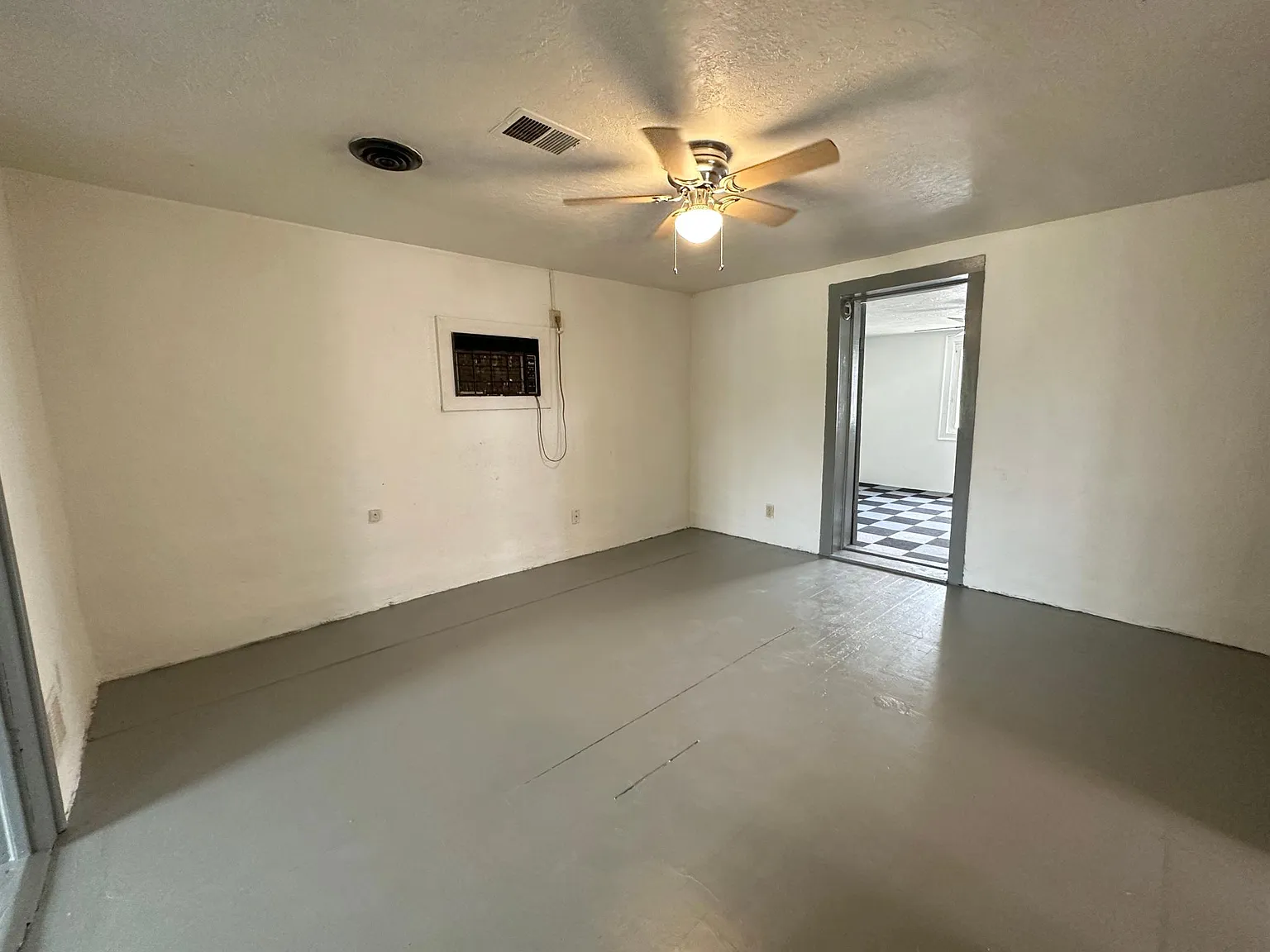 1 bed, 900 sqft, $1,075 — Photo 2