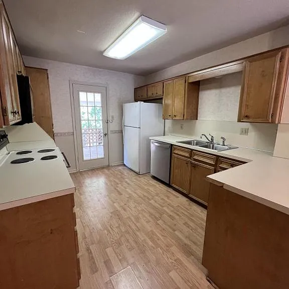 2104 Terrace Dr — Photo 12