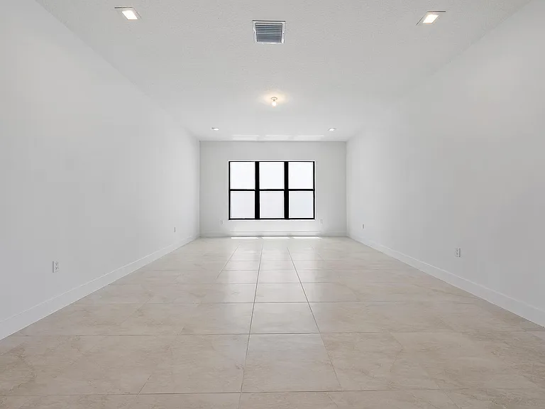 20471 Southernwood Ave — Photo 10
